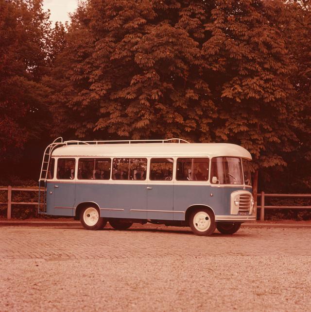 Bus U23 - 3/4 avant couleur
